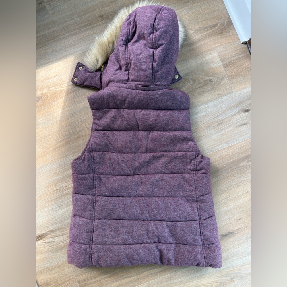 ❤️ Banana Republic Maroon Puffer Vest with Faux Fur Hood - Picture 2 of 6